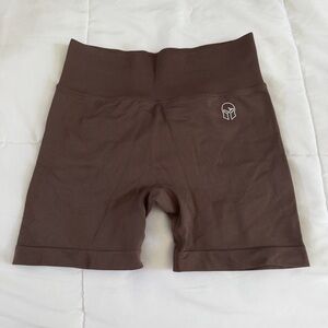 High Waisted Gym Shorts - Brown